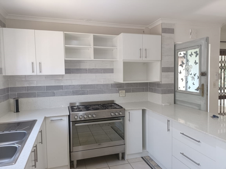5 Bedroom Property for Sale in Victoria Park Western Cape